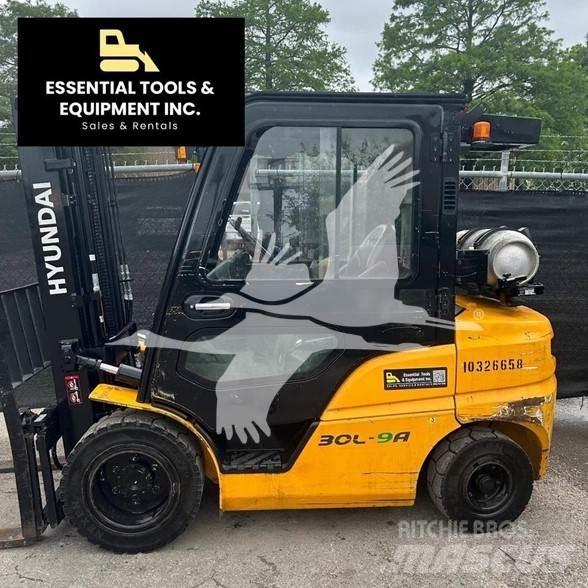 Hyundai 30L-9A Diesel Trucker