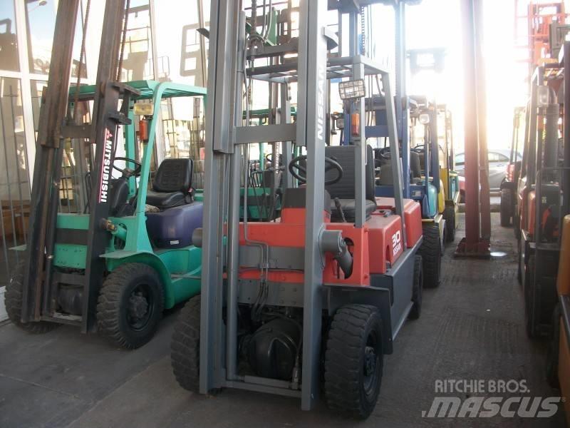 Nissan UGJ02M30 Propan trucker