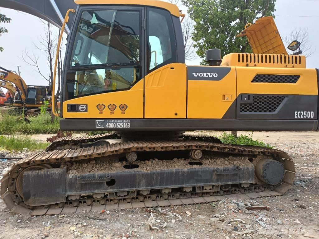 Volvo EC250D Beltegraver