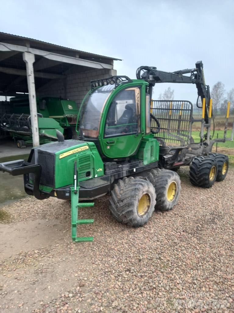 John Deere 810E Lassbærere