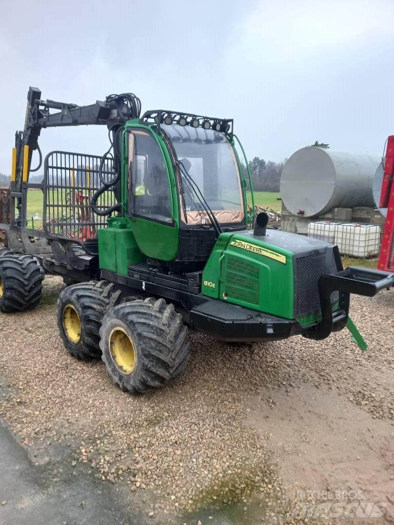 John Deere 810E Lassbærere