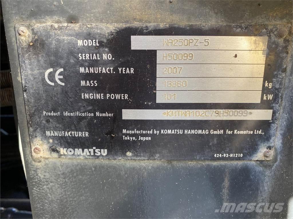 Komatsu WA250PZ-5 Hjullastere