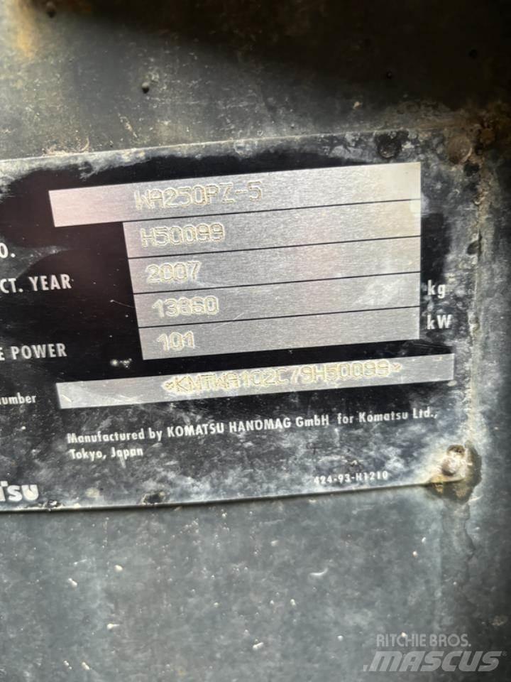 Komatsu WA250PZ-5 Hjullastere