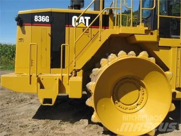 CAT 836G Avfallspresser