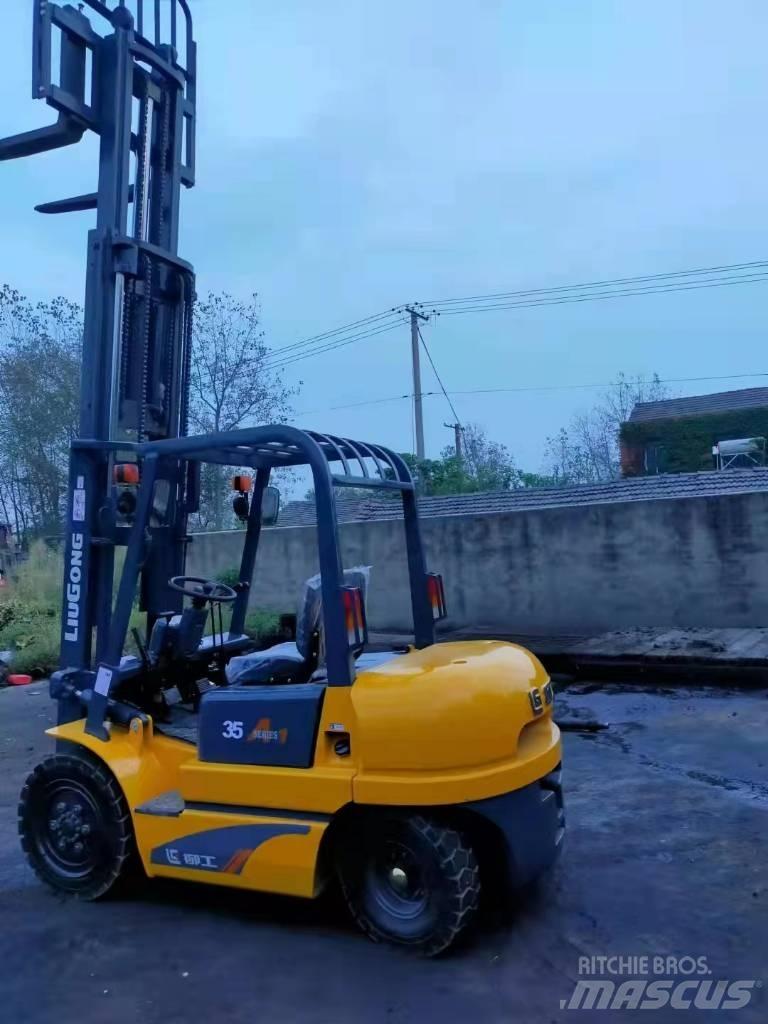 LiuGong CPC 35 Diesel Trucker