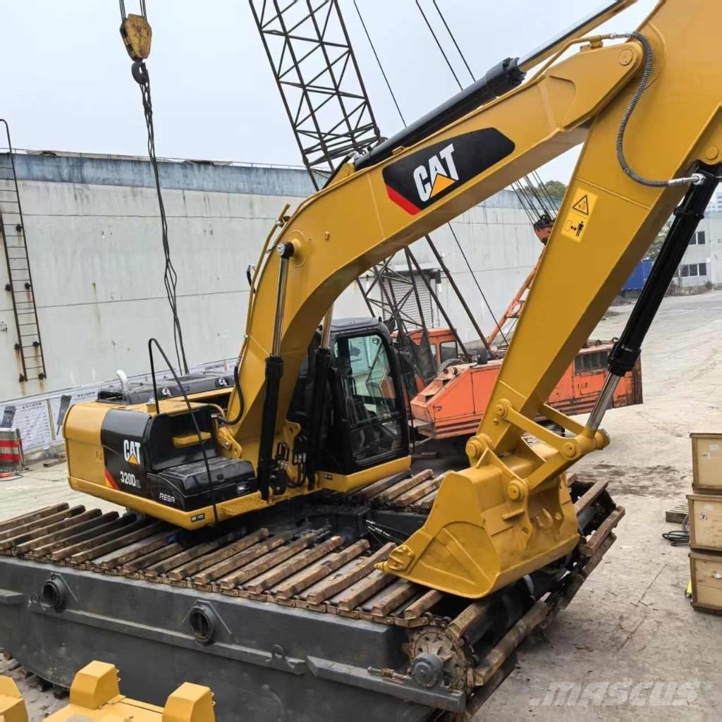 CAT 320 D Amfibiske Gravemaskiner