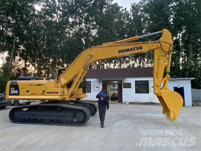 Komatsu PC200-8 Beltegraver