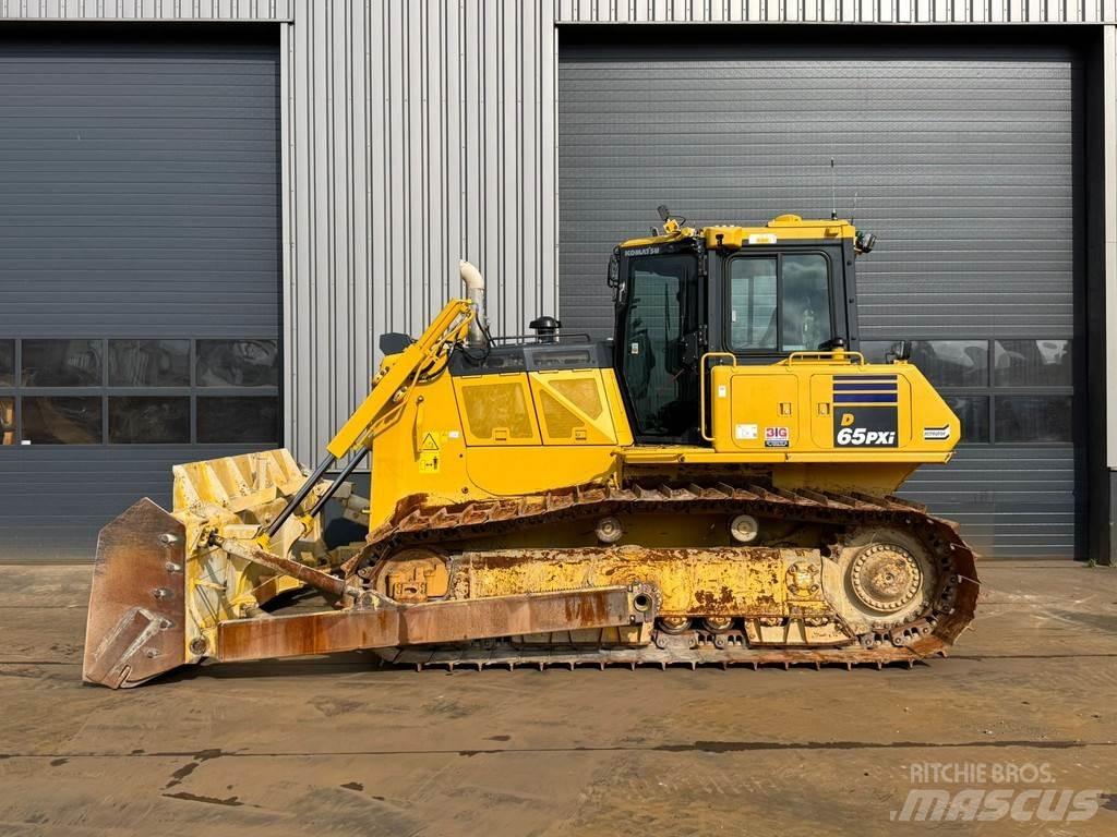 Komatsu D65PXi-18 Dozere Beltegående