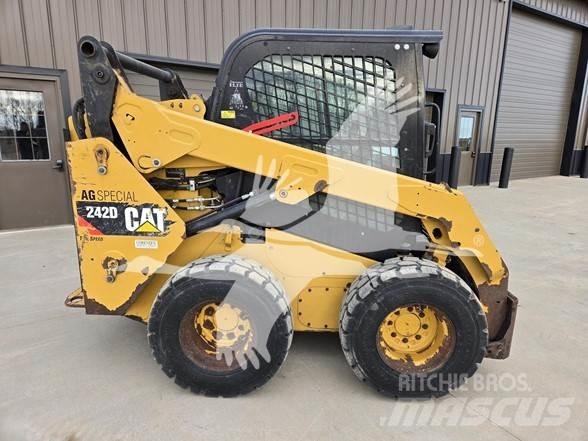 CAT 242D Kompaktlastere