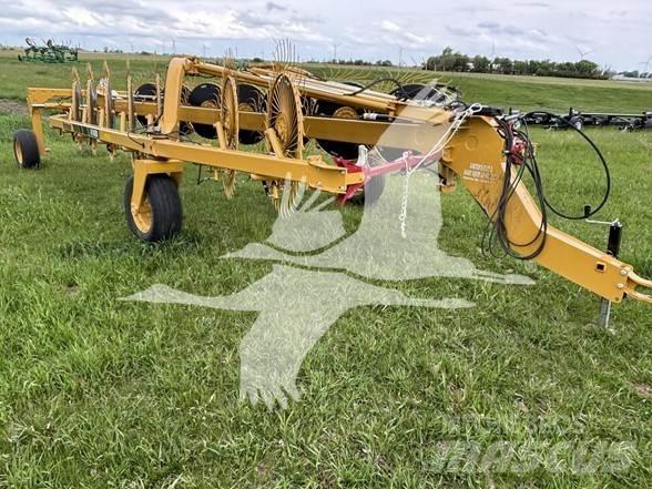 Vermeer VR1428 Raker og høyvendere