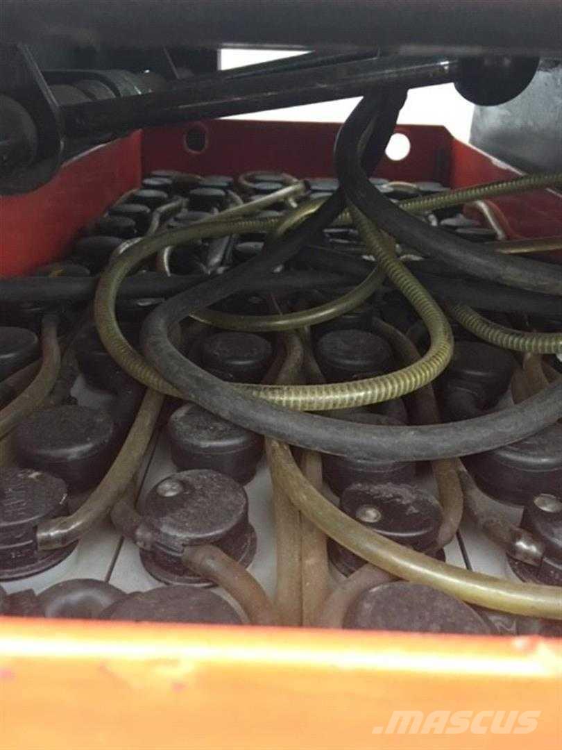 Linde V11 Høytløftende plukketruck