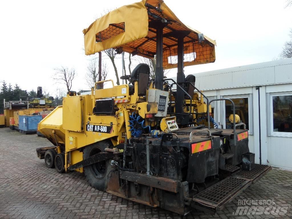 CAT AP 600 Asfaltutleggere