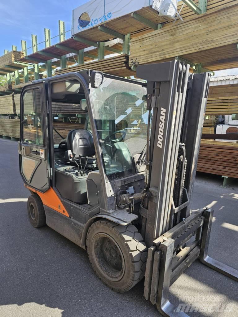 Daewoo Doosan D35C - 7 Diesel Trucker