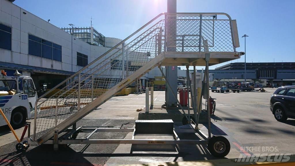  PASSENGER STAIRS Truck - Annet