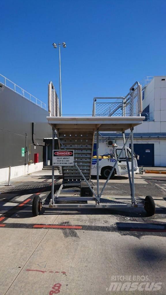  PASSENGER STAIRS Truck - Annet