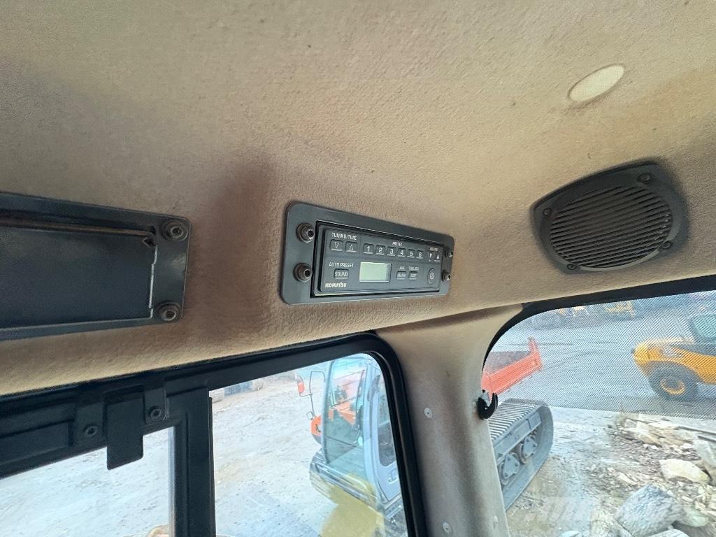 Komatsu D65PX-18 Dozere Beltegående