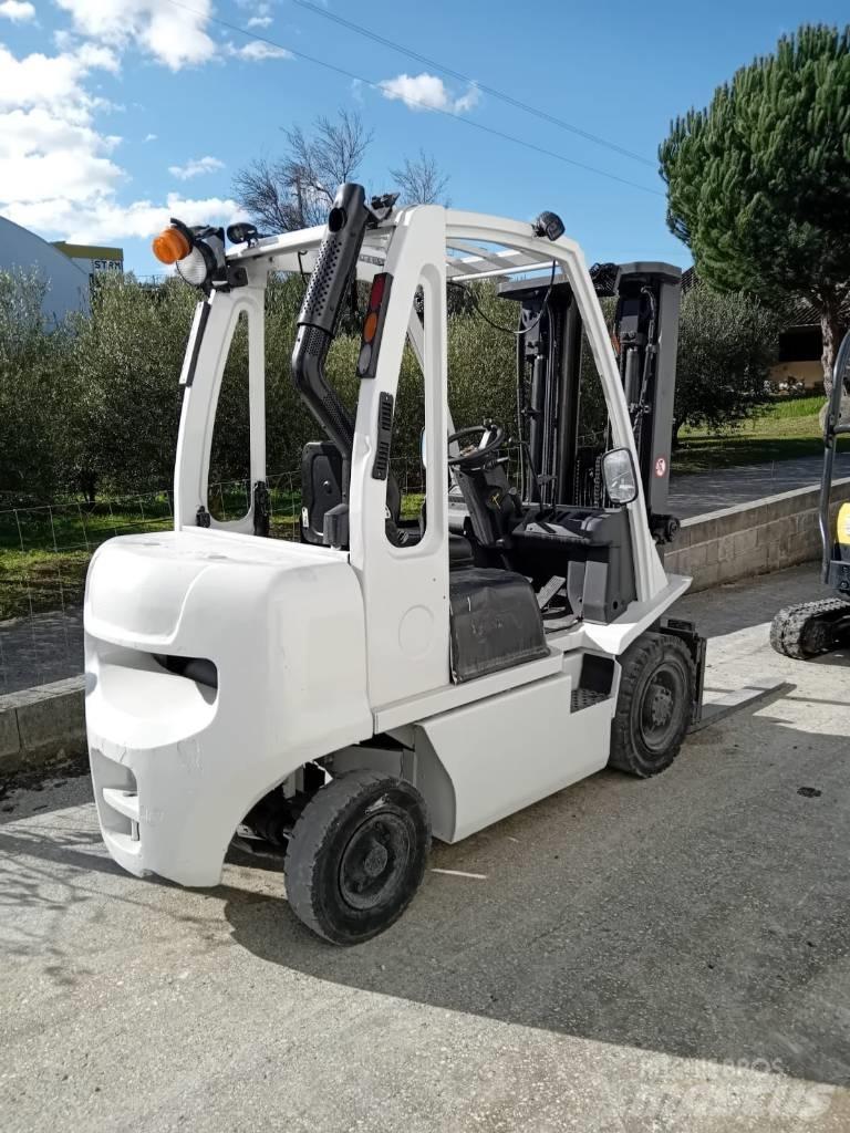 UniCarriers DX 25 Diesel Trucker