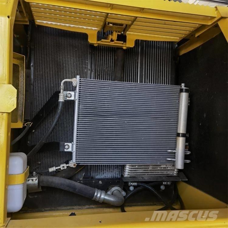 Komatsu PC200-8 Beltegraver