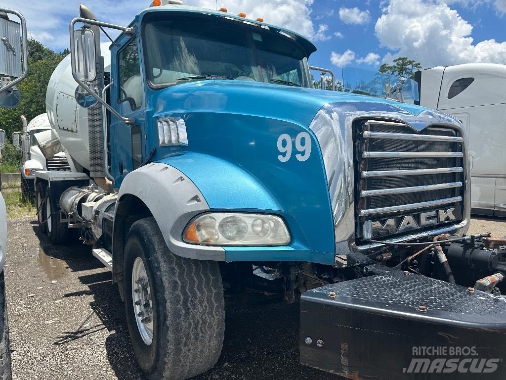 Mack GU 800 Andre lastebiler