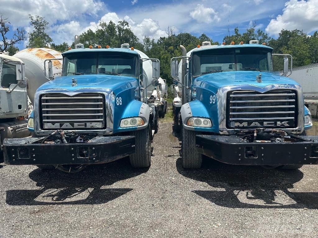 Mack GU 800 Andre lastebiler