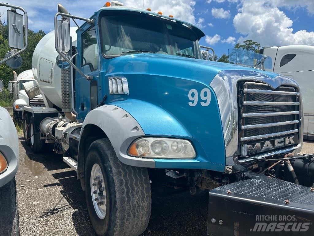 Mack GU 800 Andre lastebiler