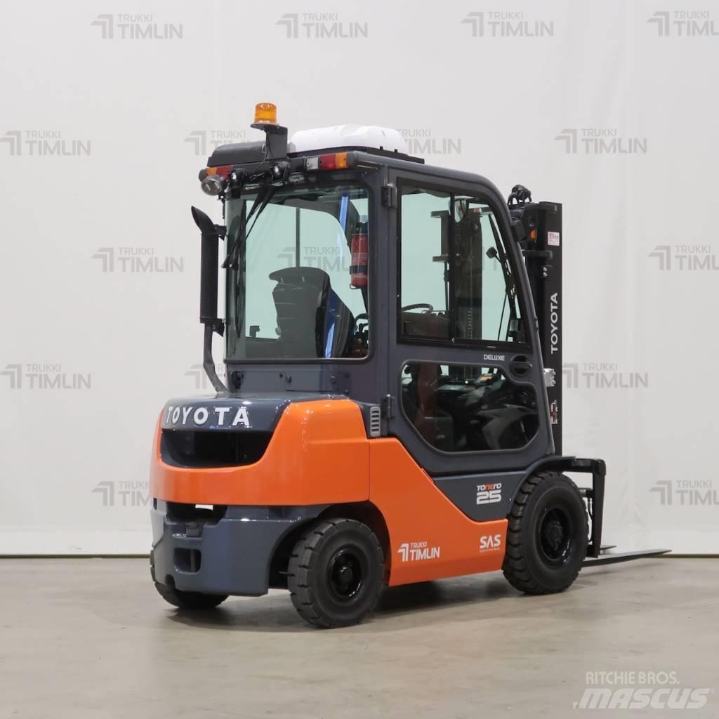 Toyota 52-8FDF25 Diesel Trucker