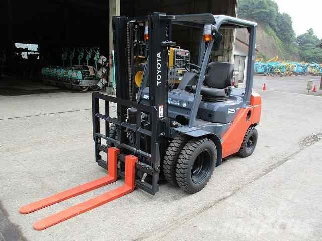 Toyota 8FD25 Gaffeltrucker - Annet