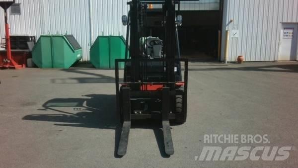 Manitou MI30G ST5 Terrenggående gaffeltruck
