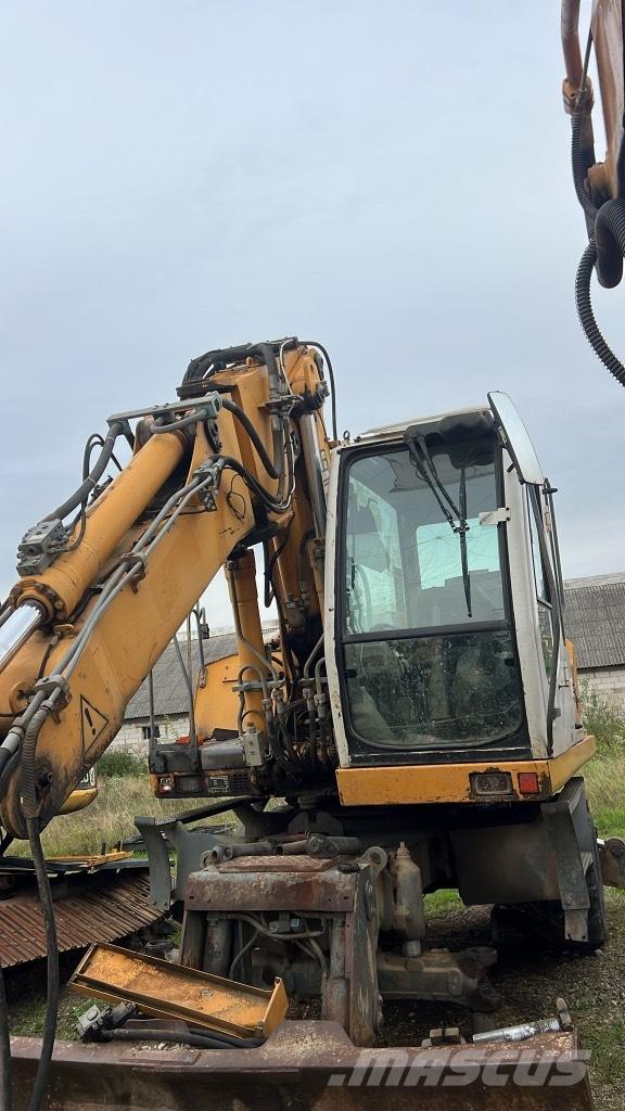 Liebherr A 900 C Chassis og understell