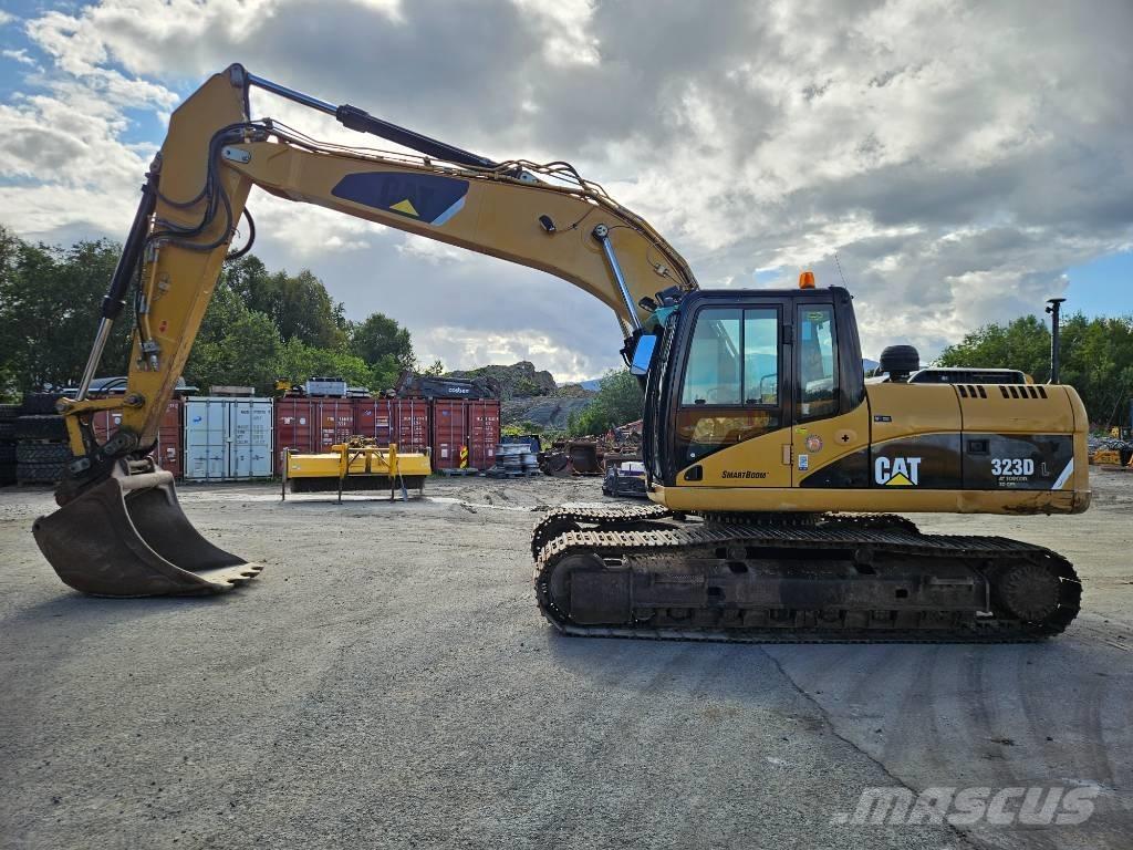 CAT 323 Beltegraver