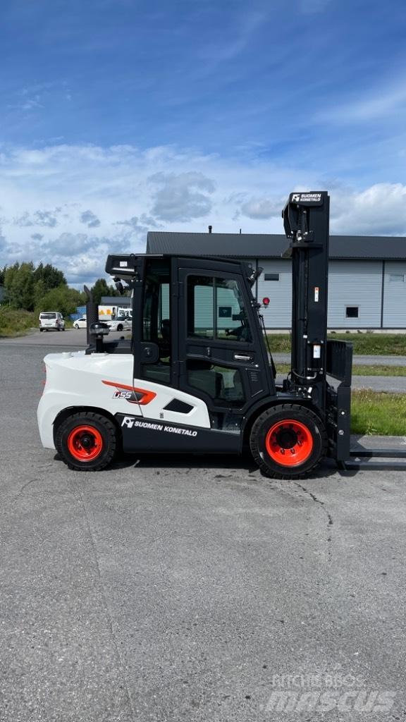 Bobcat D55C-9 Diesel Diesel Trucker