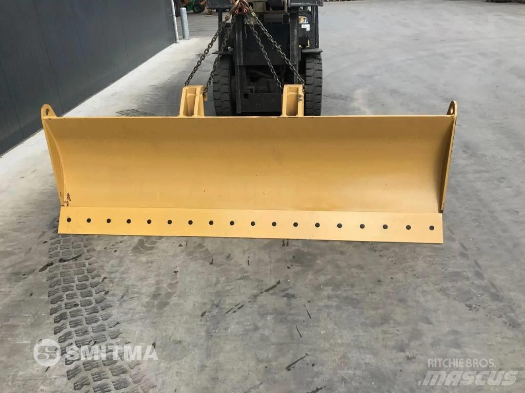 Komatsu QR Kniver