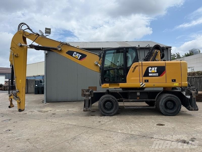 CAT MH 3022 Gravemaskiner for avfallshåndtering