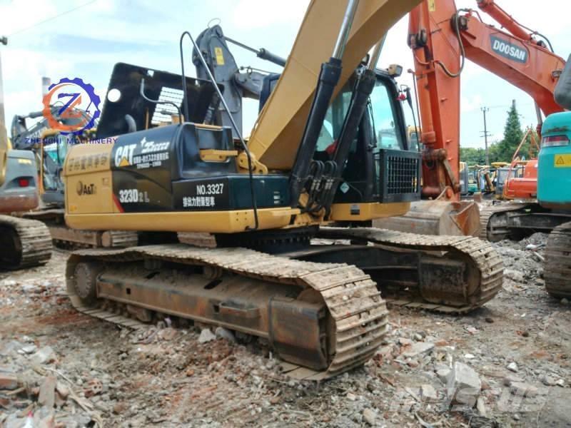 CAT 323 D L Beltegraver