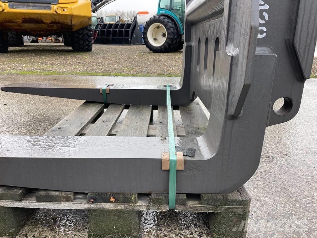 Volvo L 120 H Pallegafler