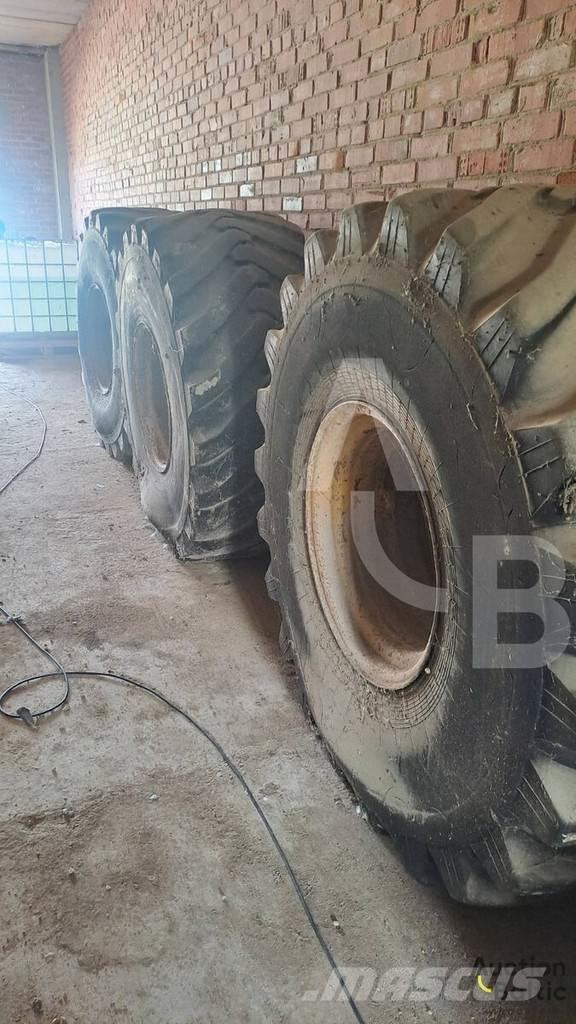 Kirovets K 701 Traktorer