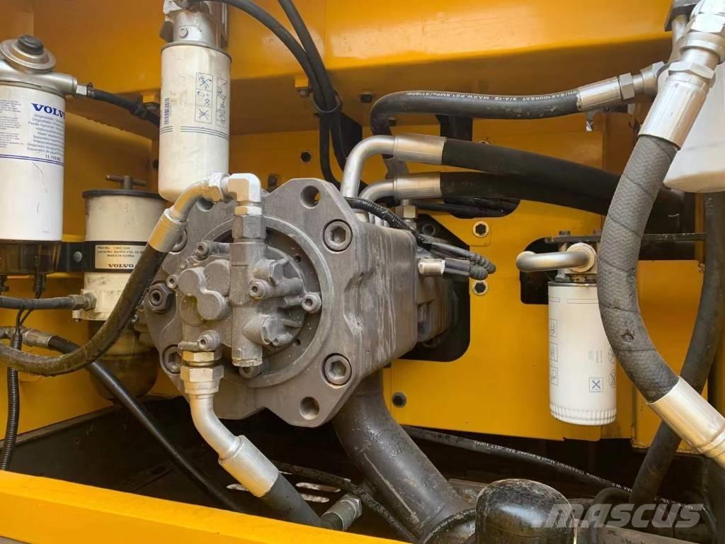 Volvo EC 300 D Beltegraver