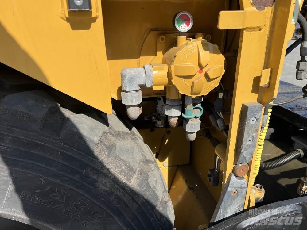 CAT AP 300 Asfaltutleggere