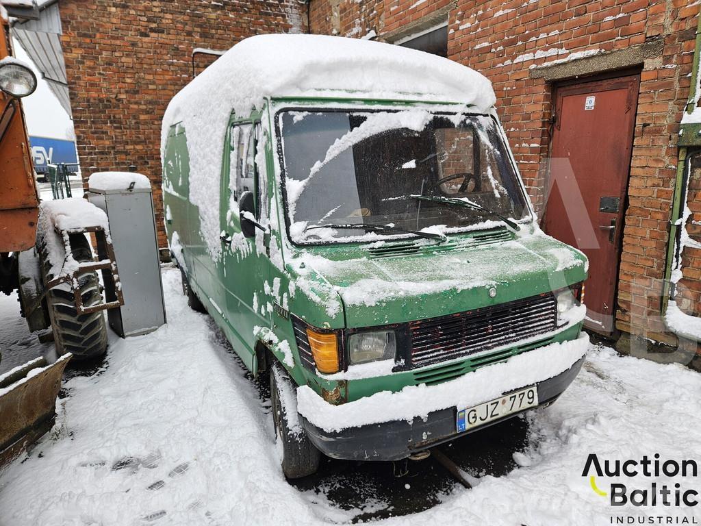 Mercedes-Benz 207D Lette lastebiler