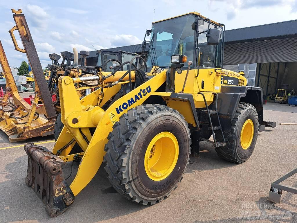 Komatsu WA 250-5H Hjullastere