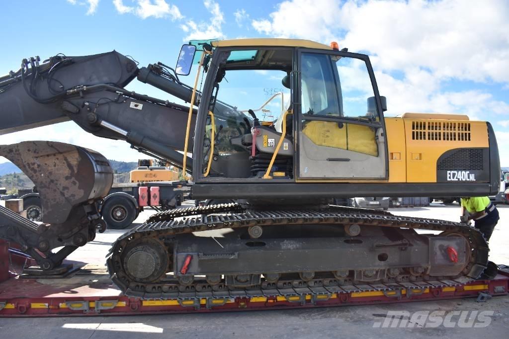Volvo EC 240 C N L Beltegraver