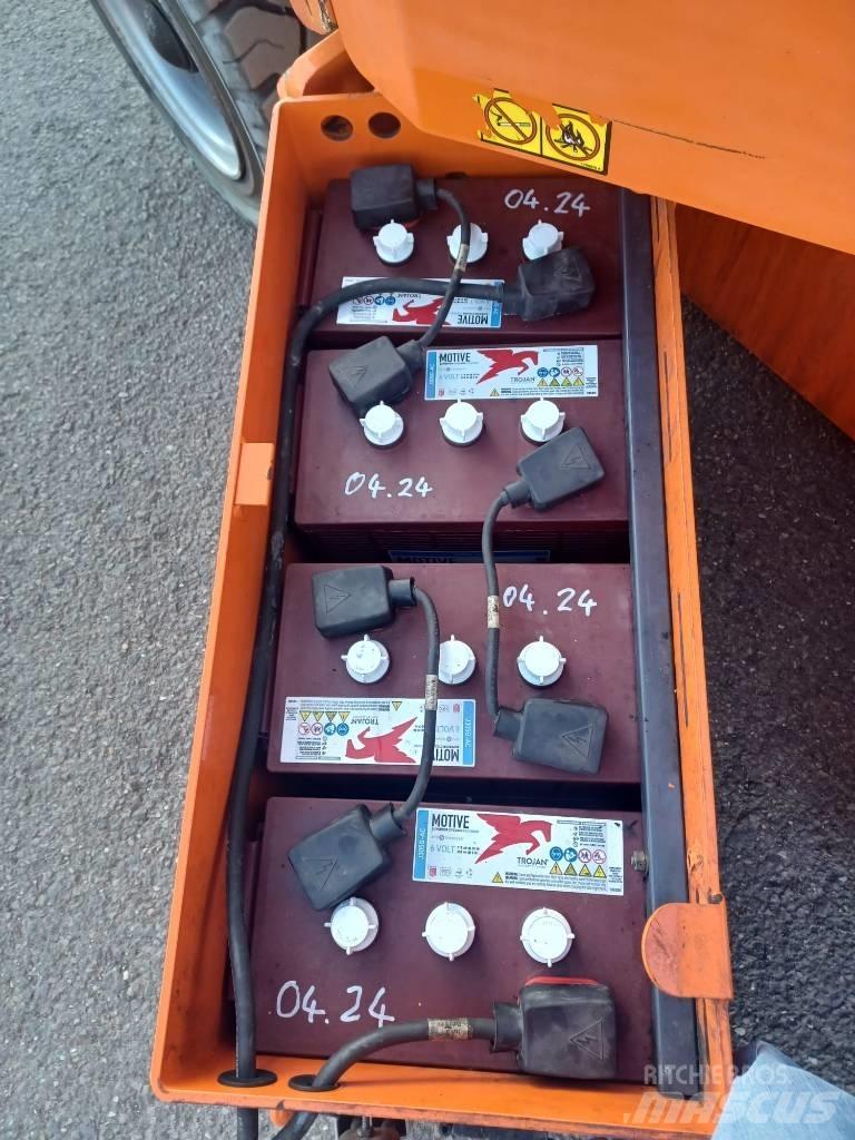 JLG E 300 AJP Leddede bomlifter