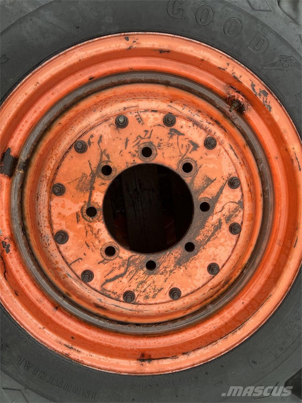 Goodyear 16,9-30 Dekk, hjul og felger