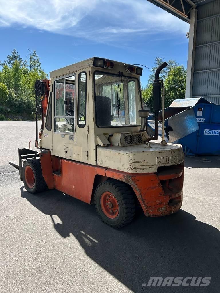 Nissan YGF03 Diesel Trucker