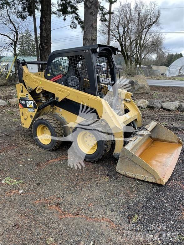 CAT 242D Kompaktlastere