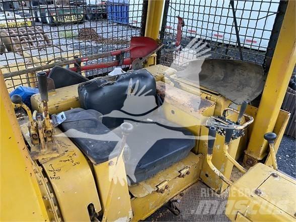 Komatsu D65E-6 Dozere Beltegående