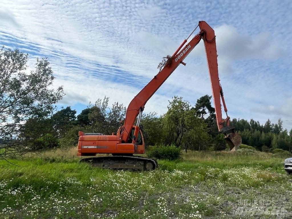 Doosan DX 225 LC Gravemaskiner med lang bom