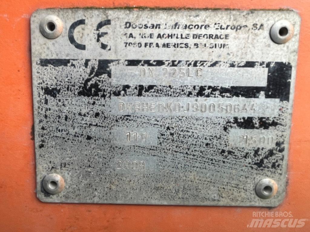 Doosan DX 225 LC Gravemaskiner med lang bom