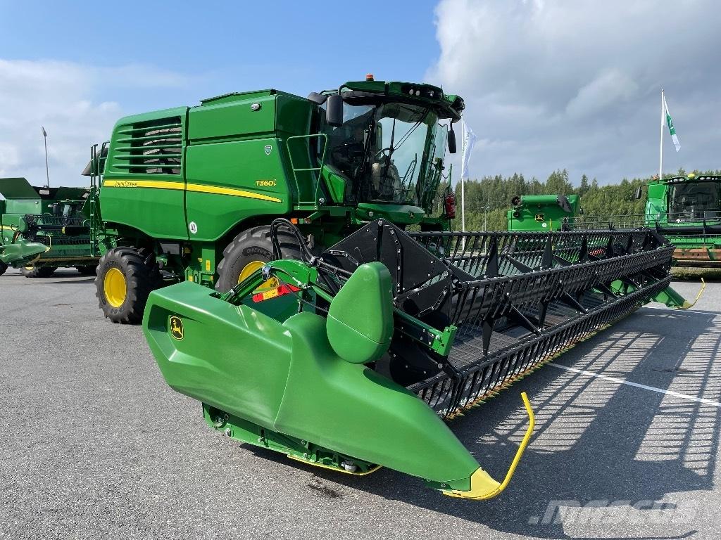 John Deere T 560 i Skurtreskere