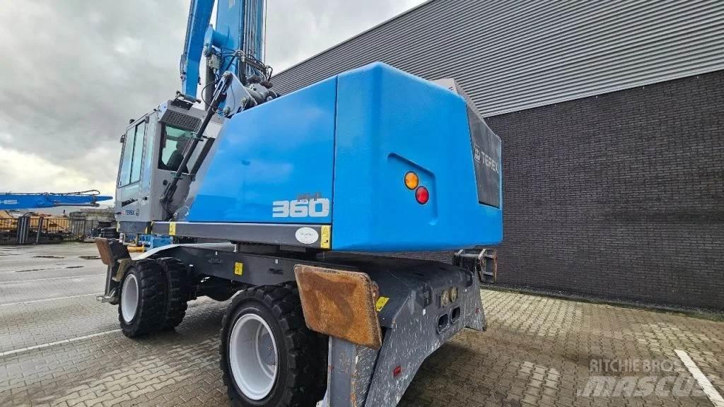 Fuchs MHL360 Gravemaskiner for avfallshåndtering